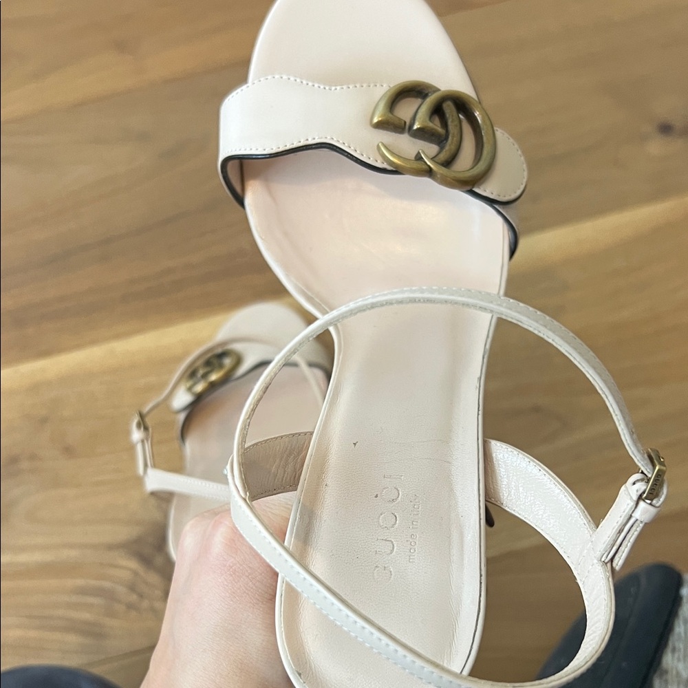 Gucci Cream Heels with Gold Accent - Picture 7 of 9